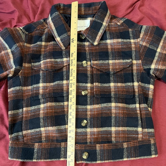 **SOLD**AE Plaide Cropped Shacket Size M; Rust/Navy Blue - Picture 5 of 13